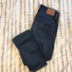 Dark wash Levi’s high wasted skinny jeans